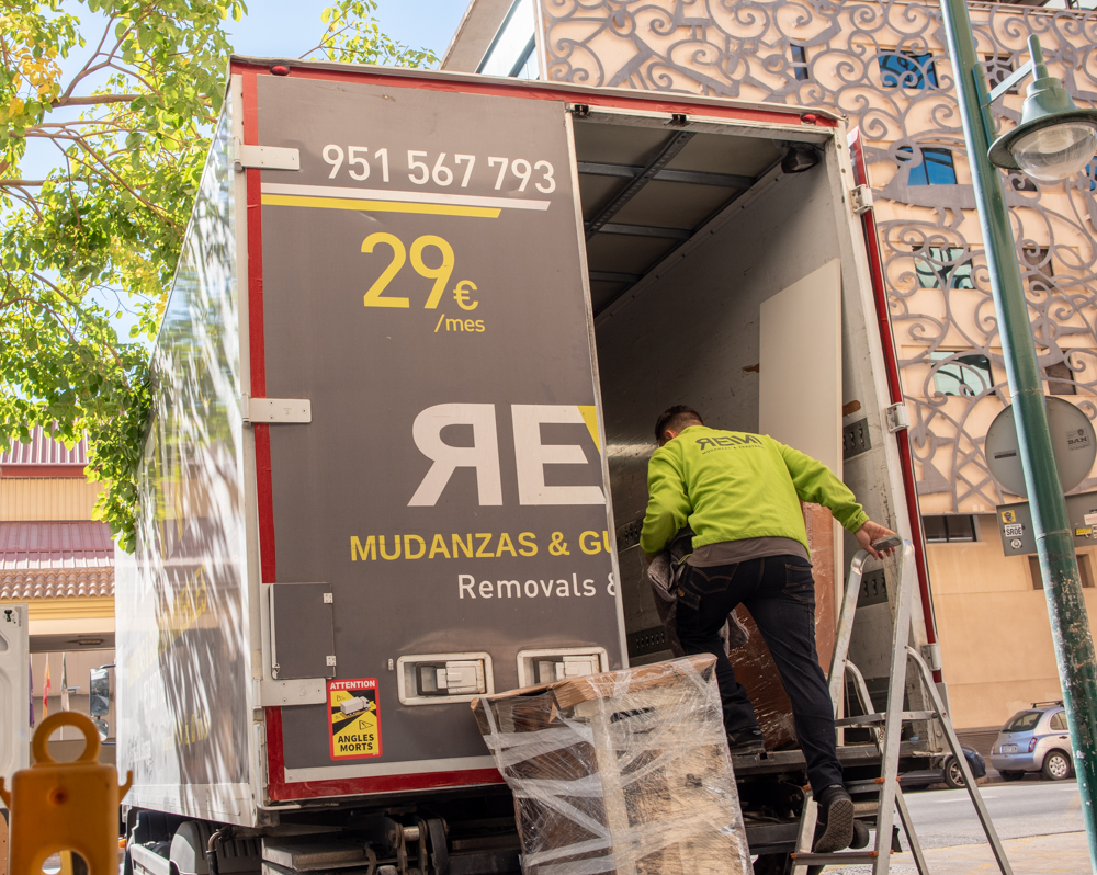 Mudanzas, Trasteros y Guardamuebles Reva. - Trastero en Pizarra