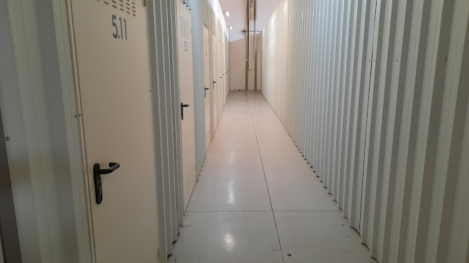 AlquilaBox - Calle Kriptón - Trastero en Valladolid
