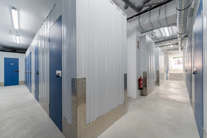 Factory Storage - Germans Schembri - Trastero en Palma